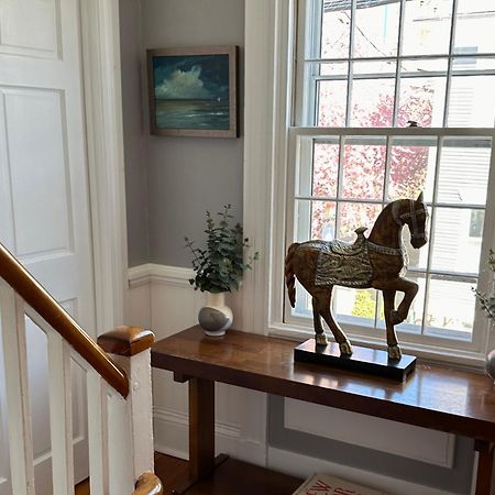 Entire Historic 5 Bed 5 Bath Inn Sleeps 17 Tour de Tour de Newport Extérieur photo