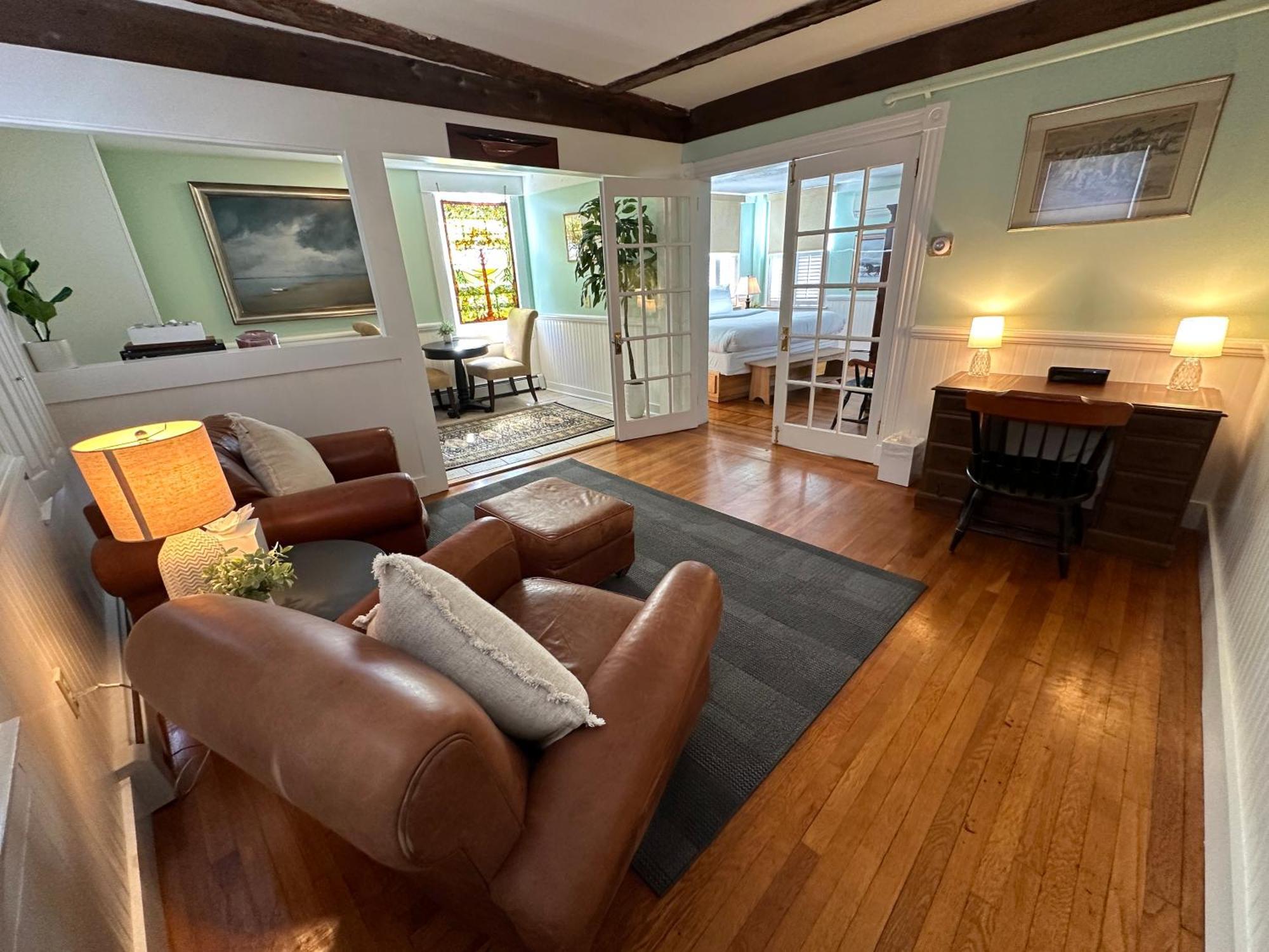 Entire Historic 5 Bed 5 Bath Inn Sleeps 17 Tour de Tour de Newport Extérieur photo