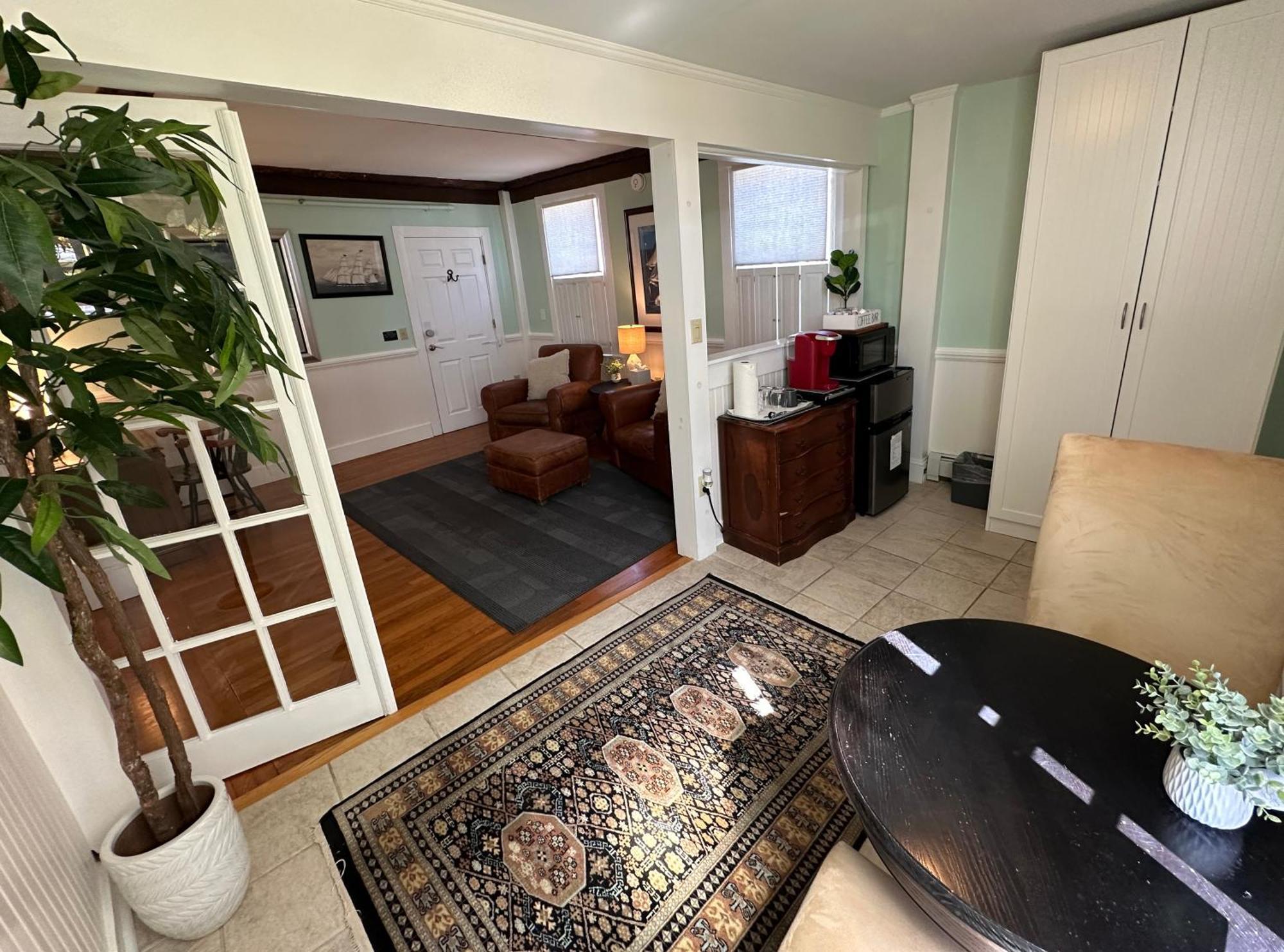 Entire Historic 5 Bed 5 Bath Inn Sleeps 17 Tour de Tour de Newport Extérieur photo