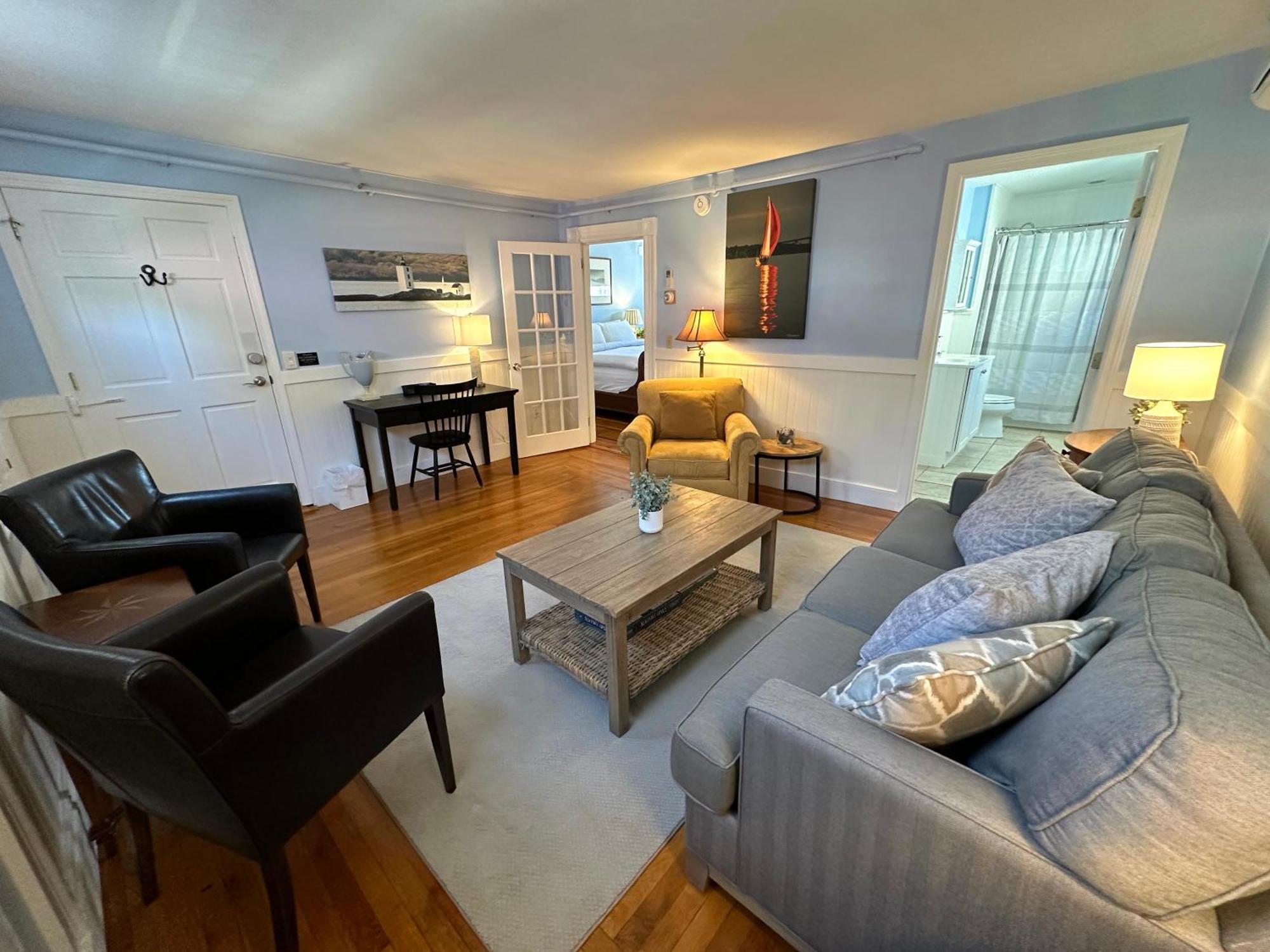 Entire Historic 5 Bed 5 Bath Inn Sleeps 17 Tour de Tour de Newport Extérieur photo